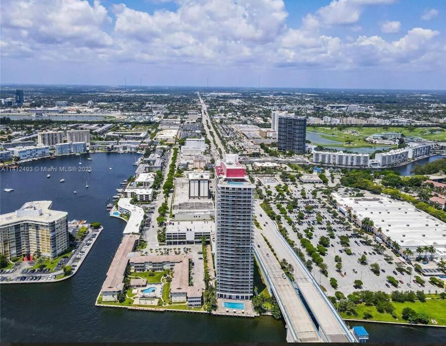 Ocean Views - Pool & Gym - Pet Friendly - Close To Beach Hallandale Beach Exterior photo