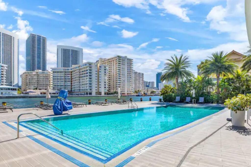 Ocean Views - Pool & Gym - Pet Friendly - Close To Beach Hallandale Beach Exterior photo